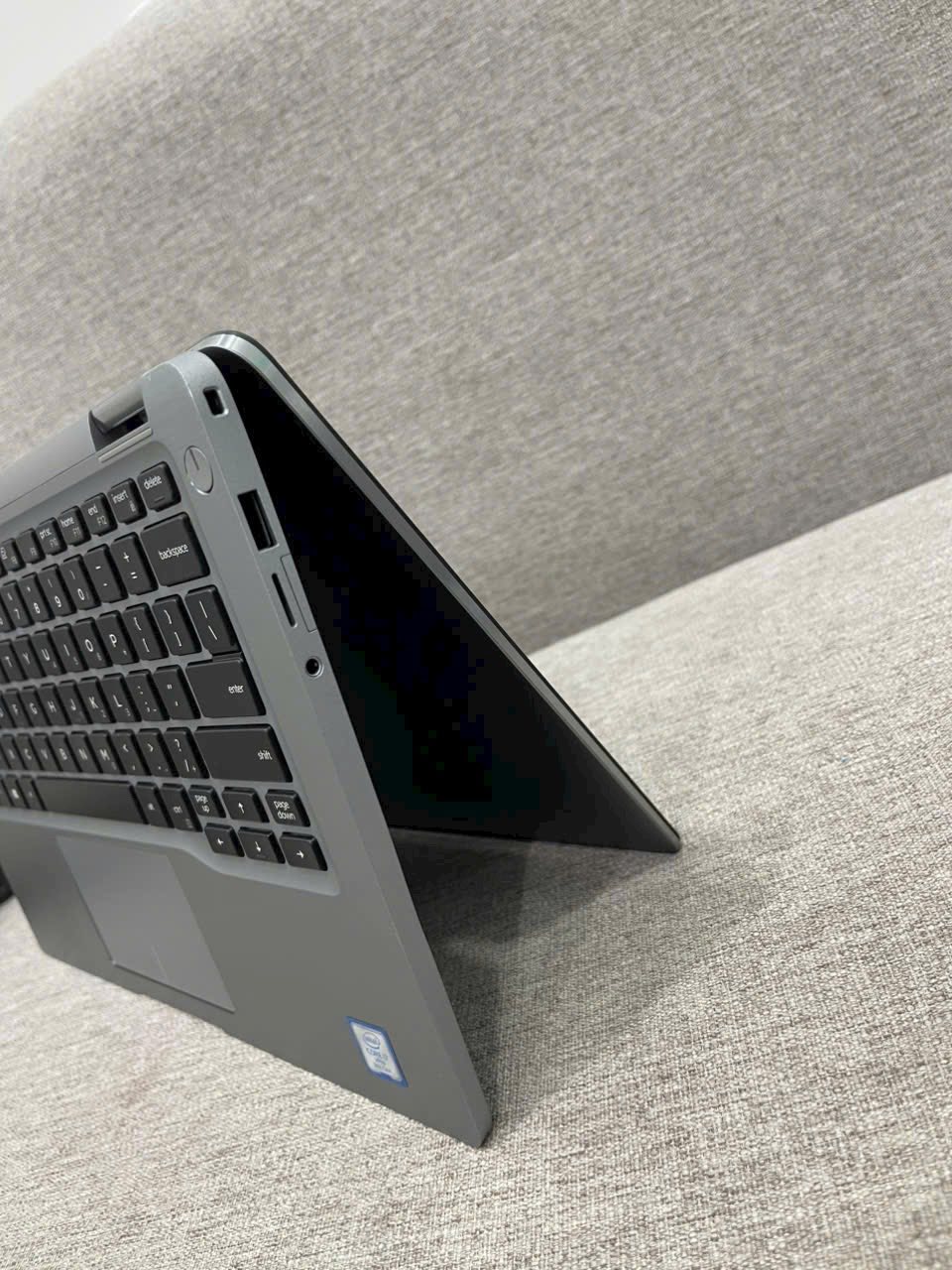 DELL-Latitude-7400-2in1-i7-2